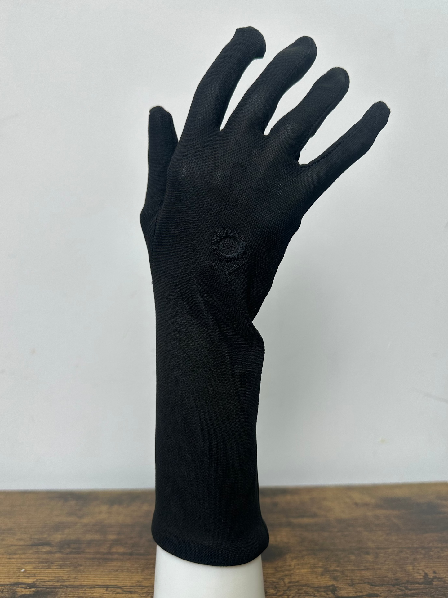 Solid Glove with Flower